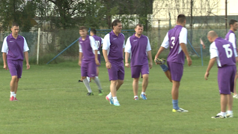 Casatoritii, fata in fata cu burlacii Imagine