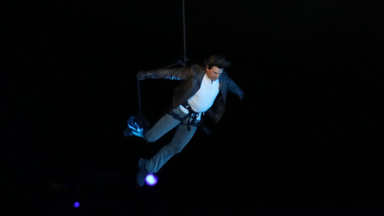 Cascadoria lui Tom Cruise de la Jocurile Olimpice imparte fanii in doua Imagine