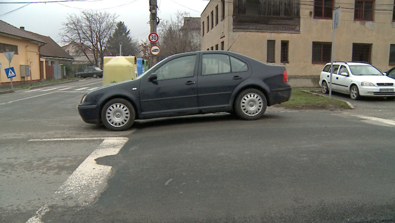 Cascadorii din cauza unui limitator, pe o strada din Oradea Imagine