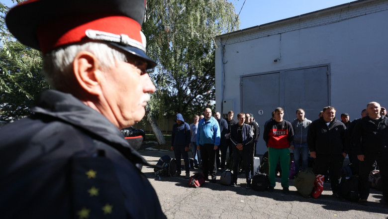 Cascadorii rasului. Recrutii rusi primesc masti din plastic pentru paintball. „O sa umblam ca-n Star Wars cu porcaria asta” Imagine