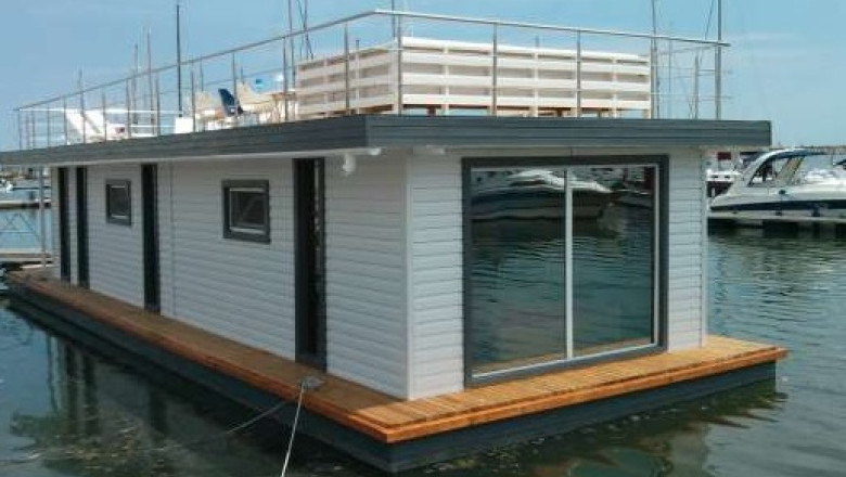 Case plutitoare la malul marii. O locuinta cu trei camere costa 55.000 de euro Imagine