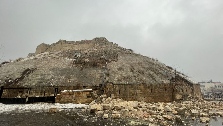 Castelul Gaziantep, vechi de secole, s-a prabusit dupa devastatorul cutremur din aceasta dimineata din Turcia Imagine