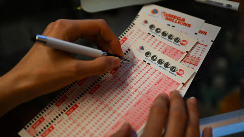 Castig fabulos in valoare de 1,3 miliarde de dolari cu un bilet de doar 2 dolari la loteria Powerball. Care au fost numerele norocoase Imagine