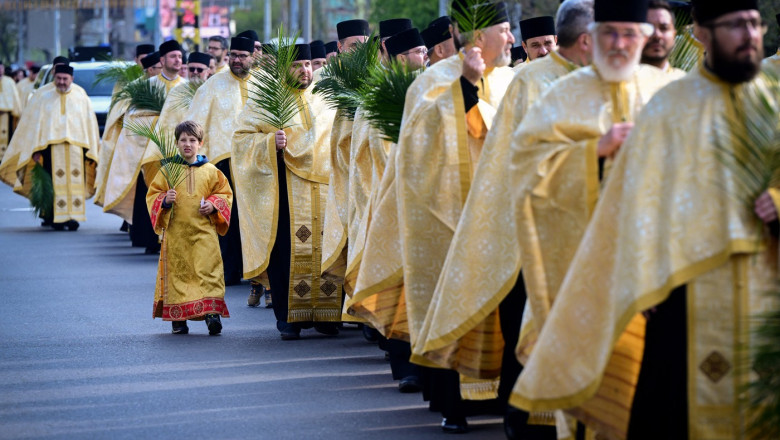 Cat de des merg romanii la biserica. 85% dintre cetateni se considera persoane religioase Imagine