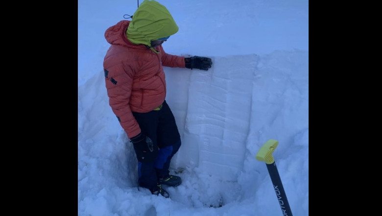 Cat de gros e stratul de zapada in zona Balea Lac. Fenomen periculos provocat de variatiile bruste de temperatura Imagine
