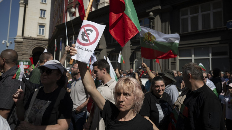 Cat de pregatita este Bulgaria pentru trecerea la moneda euro in 6 luni: oamenii se tem ca nivelul de trai se va prabusi Imagine