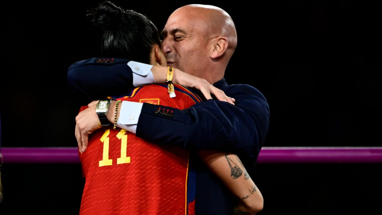 Cat il costa pe Luis Rubiales sarutul fortat dat sportivei Jenni Hermoso. S-a incheiat procesul pentru agresiune sexuala Imagine