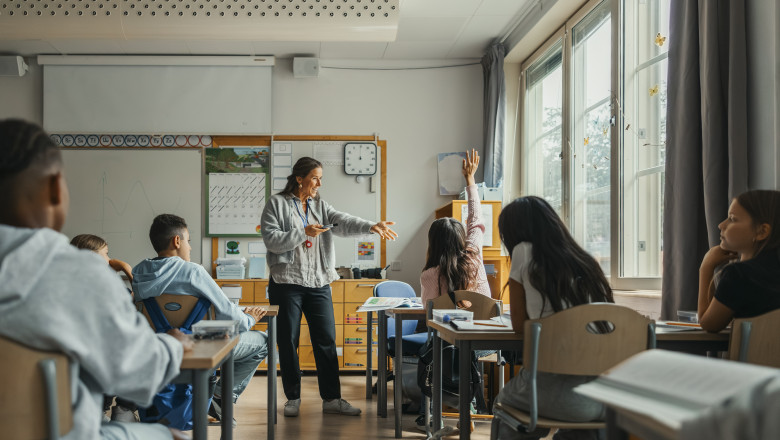 Cat va castiga un profesor in 2027. Noua lege a salarizarii schimba grila din educatie