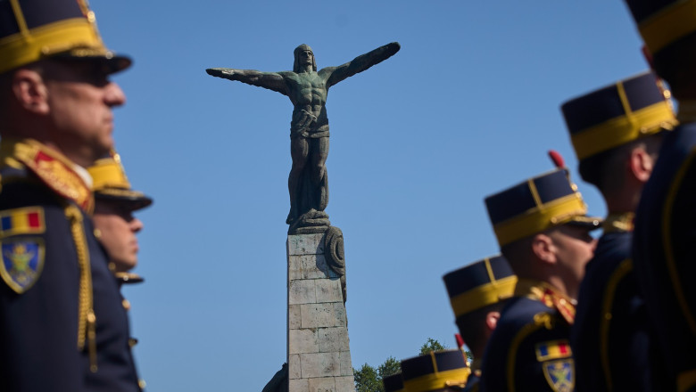 Cat va trebui sa aloce Romania pentru aparare, conform angajamentelor NATO. Presiunea asupra bugetului Imagine