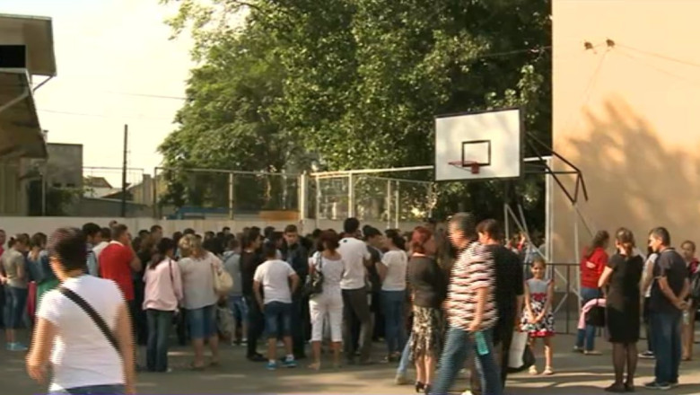 Cati bani cheltuie elevii din provincie care vor sa faca liceul la Bucuresti Imagine