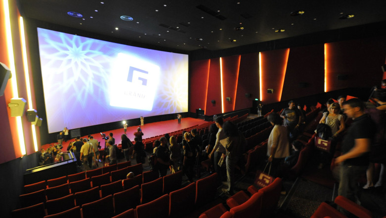 Cati bani cheltuie romanii pe distractie si cum isi petrec timpul liber Imagine