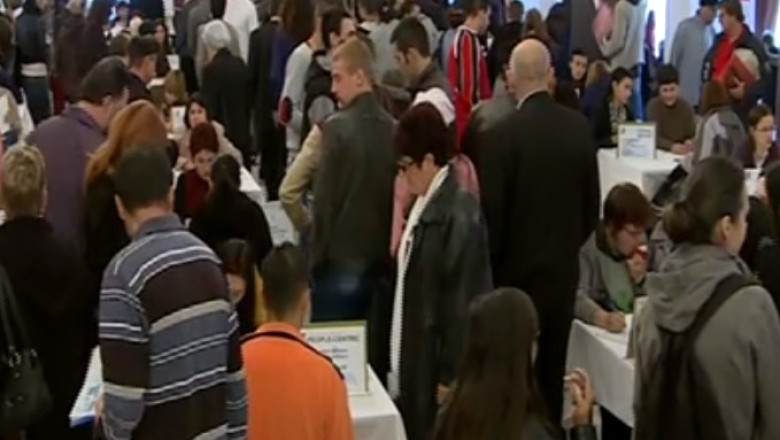 Cautarea unui loc de munca, proba de foc. Astazi s-a desfasurat Bursa locurilor de munca Imagine