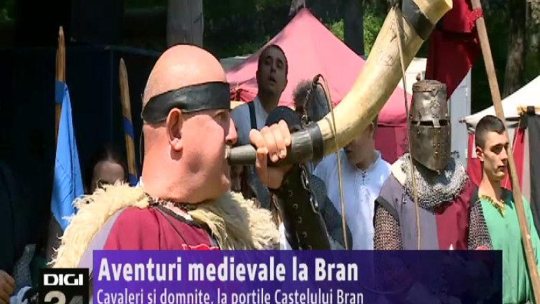 Cavaleri si domnite, la portile Castelului Bran Imagine