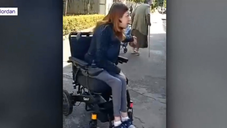 Caz revoltator la Craiova. Momentul in care o tanara cu dizabilitati este umilita de un sofer de autobuz Imagine