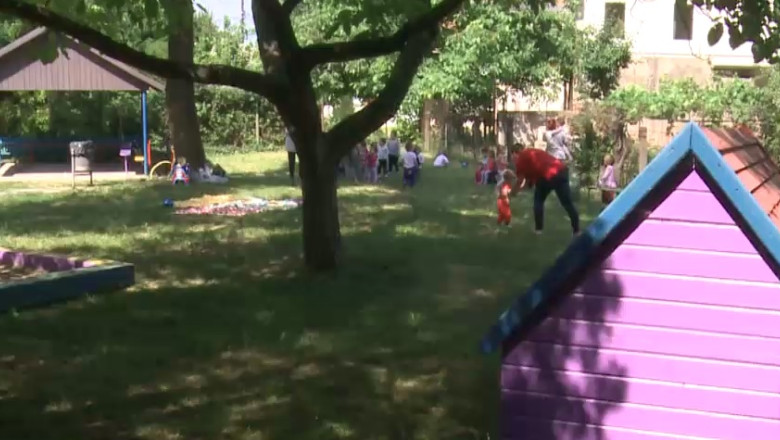 Cazul baietelului inecat la Timisoara: educatoarea, plecata sa-si ia cafea, a mai pierdut in aceeasi zi si o fetita Imagine