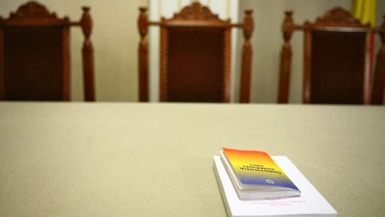 CCR decide daca presedintele in functie poate sa sustina un partid in campanie. Judecatorii discuta si despre refuzul premierului de a acorda decoratii fostilor sefi ICR Imagine