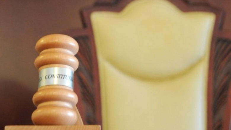 CCR declara neconstitutionala o prevedere din Statutul functionarilor publici. Judecatorii Curtii spun ca „lasa loc arbitrariului” Imagine