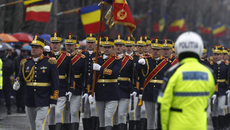 CCR: Statutul militarilor, constitutional. T. Basescu: Act de tradare nationala ori un act de profunda prostie Imagine