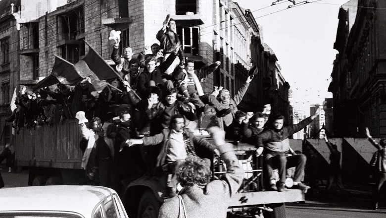 Ce-ar fi fost, daca n-ar fi fost Revolutia din 1989? Raspunsul pe care l-au dat Cristian Tudor Popescu, Emil Hurezeanu, Ana Blandiana, Dan Perjovschi si Bogdan Naumovici Imagine