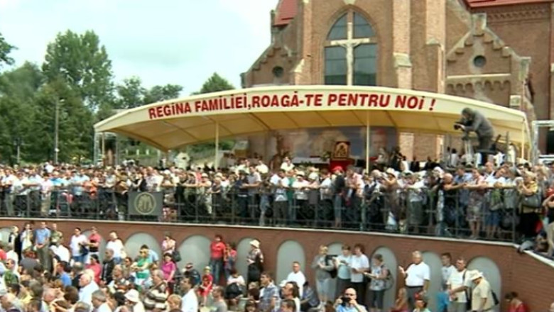 Ce au facut prezidentiabilii Victor Ponta, Klaus Iohannis si Elena Udrea de Adormirea Maicii Domnului Imagine