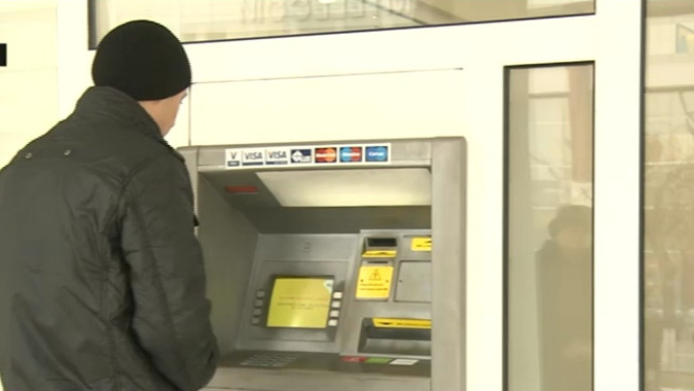 Ce este un card de debit? Lipsa educatiei financiare, cauza pentru saracie Imagine