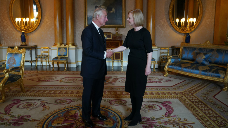 Ce i-a spus Regele Charles al III-lea premierului Liz Truss dupa moartea reginei. „A fost momentul de care ma temeam” Imagine