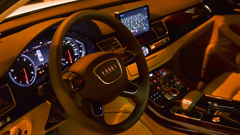 Ce impozit special va plati un roman cu masina de 100.000 de euro si casa de 1 milion de euro Imagine