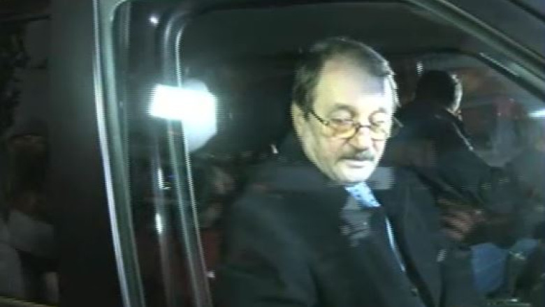 Ce nu are voie sa faca Mircea Basescu in timpul arestului la domiciliu Imagine