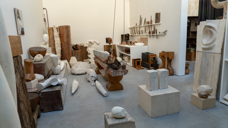 Ce opere ale lui Constantin Brancusi pot fi admirate in Romania. Unde pot fi vazute lucrarile „Sarutul” sau „Domnisoara Pogany” Imagine