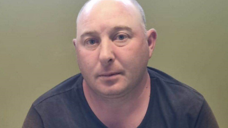 Ce pedeapsa a primit barbatul care a ucis-o pe fetita iubitei sale si i-a ascuns cadavrul intr-o canapea Imagine