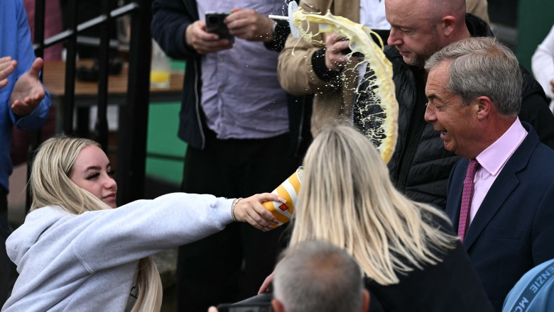 Ce pedeapsa a primit femeia care l-a atacat pe Nigel Farage cu un milkshake. Modelul OnlyFans spune ca nu regreta incidentul Imagine