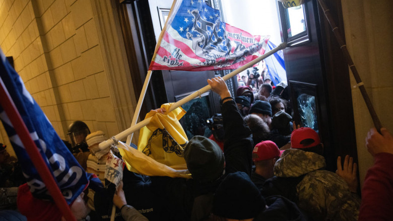 Ce pedeapsa a primit primul protestatar care a patruns cu forta in Capitoliu pe 6 ianuarie 2021 Imagine