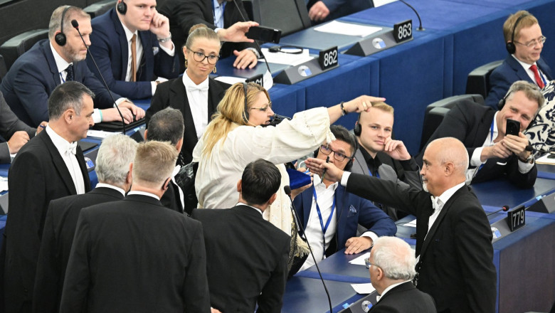 Ce sanctiuni risca Diana Sosoaca dupa scandalul din Parlamentul European. In ce conditii ii poate fi suspendat sau retras mandatul Imagine