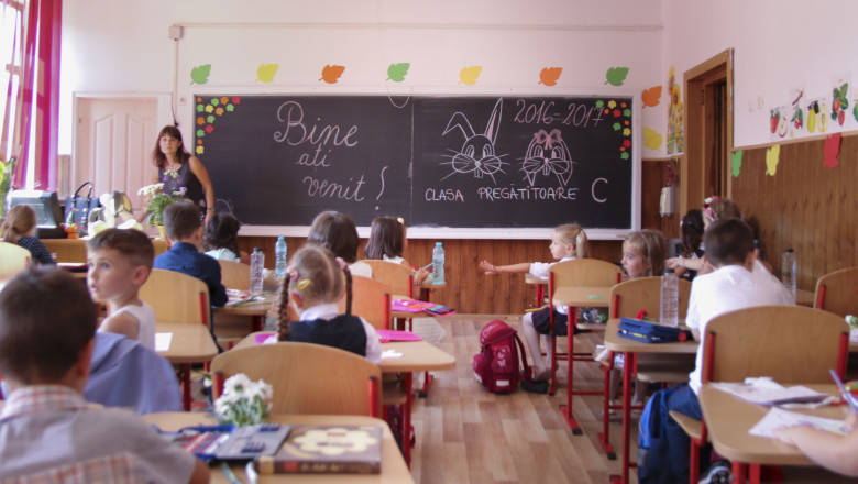 Ce se intampla cu amenzile date parintilor care refuza sa semneze contractul cu scoala. Explicatia unui avocat Imagine