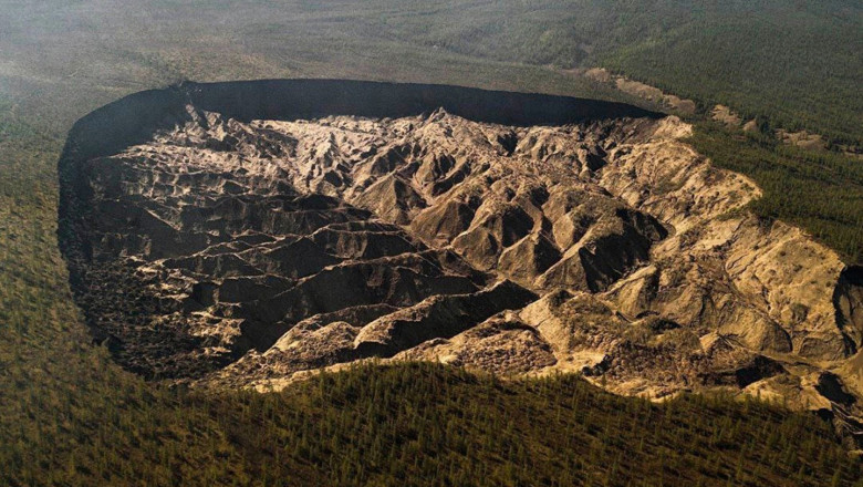 Ce secrete se ascund sub „Poarta Iadului”, un crater urias din Siberia, care continua sa se extinda Imagine