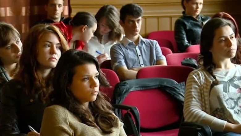 Ce spun elevii timiseni: cu uniforma, fara uniforma? Imagine