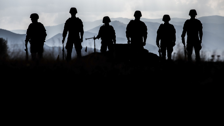 Ce trebuie sa stii despre legea armatei voluntare. Cand ar putea fi adoptata, ce fel de instructie vei face, cu cat vei fi platit Imagine