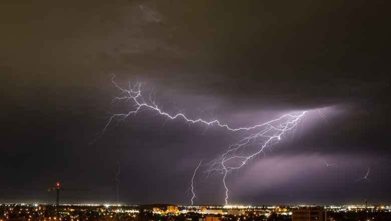 Ce urmeaza dupa furtunile violente din tara. Meteorologii anunta vreme instabila in weekend Imagine