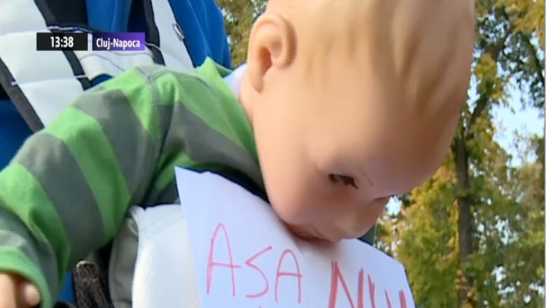 Cea mai buna apropiere dintre o mamica si bebelusul ei. Demonstratia unor mamici din Cluj Imagine