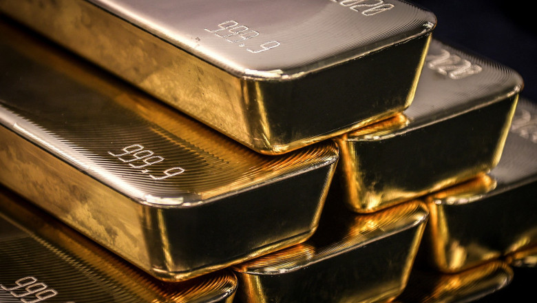 Cea mai mare banca elvetiana spune ca pretul aurului ar putea creste cu 10% in acest an. Cine cumpara metalul pretios Imagine