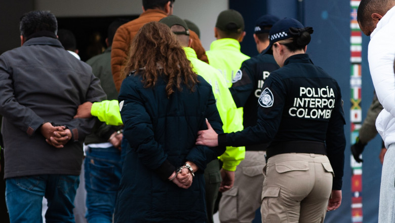 Cea mai mare operatiune Interpol care a vizat arme de foc: 14.000 de infractori arestati, peste 8.000 de arme gasite Imagine