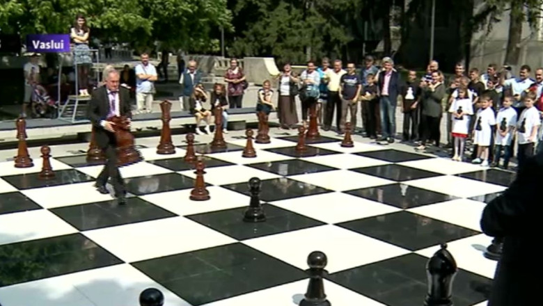 Cea mai mare tabla de sah din Romania, inaugurata la Vaslui Imagine