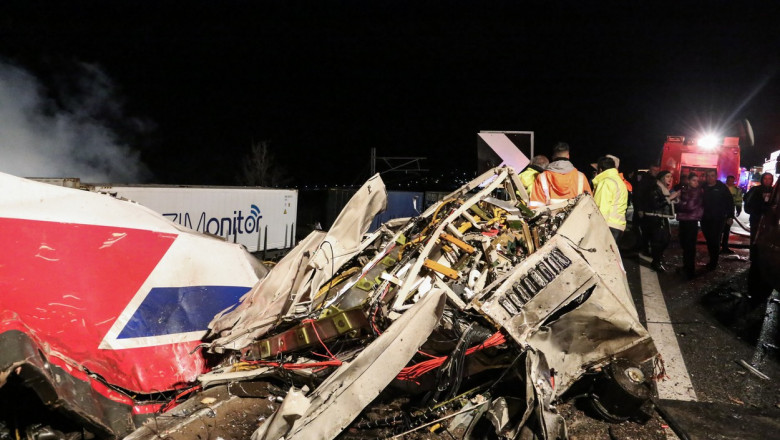 Cea mai mare tragedie feroviara din istoria Greciei: Angajatul care a provocat coliziunea nu indeplinea conditiile sa ocupe postul Imagine