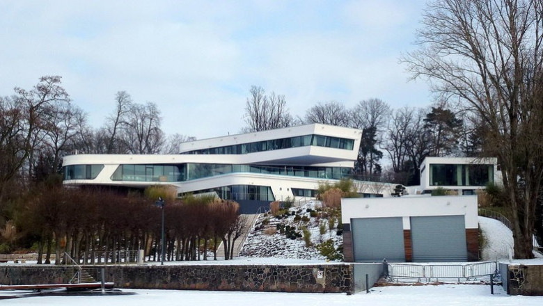 Cea mai scumpa vila din Germania a fost scoasa la vanzare pentru o suma astronomica. Proprietatea a fost subiect de controverse Imagine