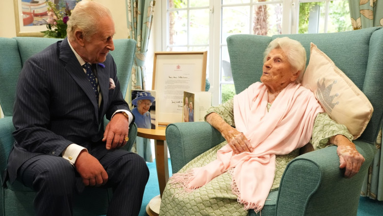 Cea mai varstnica persoana din lume i-a spus regelui Charles ca isi aminteste cand „toate fetele erau indragostite de el” Imagine