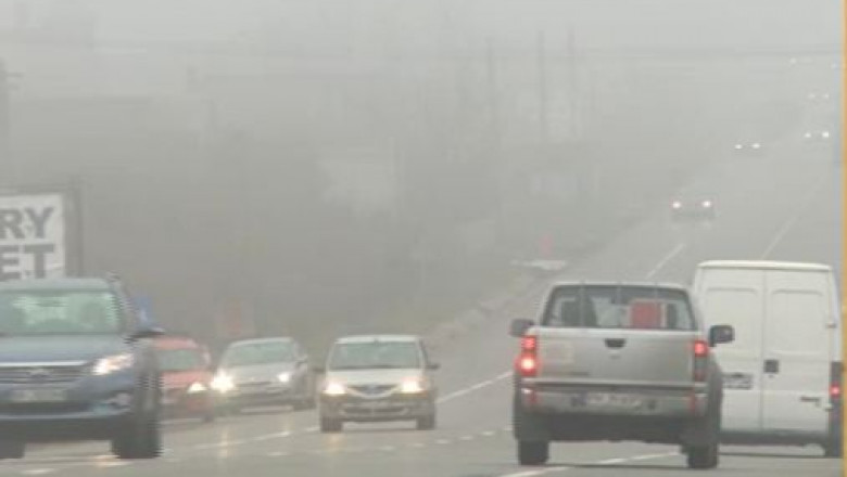 Ceata deasa pe mai multe drumuri din 13 judete ale tarii. Recomandarile politistilor rutieri pentru soferi Imagine