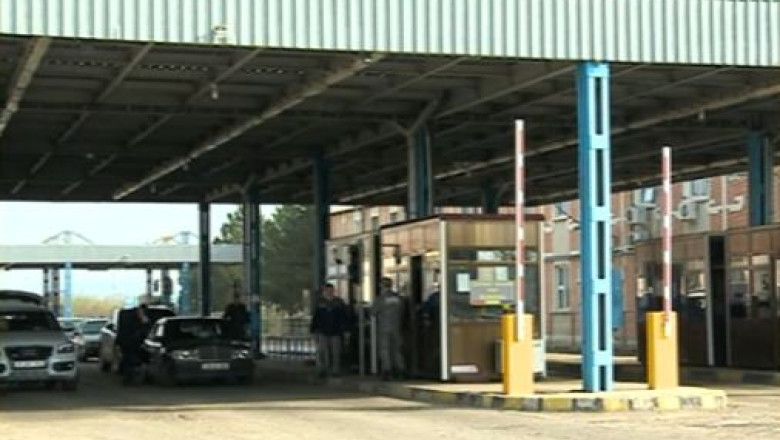 Cei 17 angajati ai vamii Albita, acuzati de trafic de influenta si luare de mita, raman dupa gratii Imagine