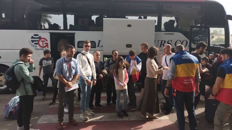 Cei 41 de romani evacuati din Fasia Gaza au ajuns in Romania Imagine