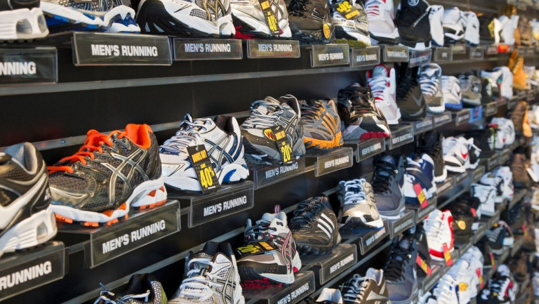 Cei mai ghinionisti hoti: au furat 200 de cutii de adidasi, dar inauntru era doar dreptul Imagine