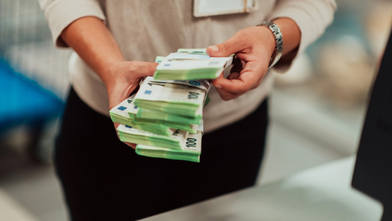 Cel mai bine platit bancher din Europa continentala a castigat 15,6 milioane de euro anul trecut Imagine